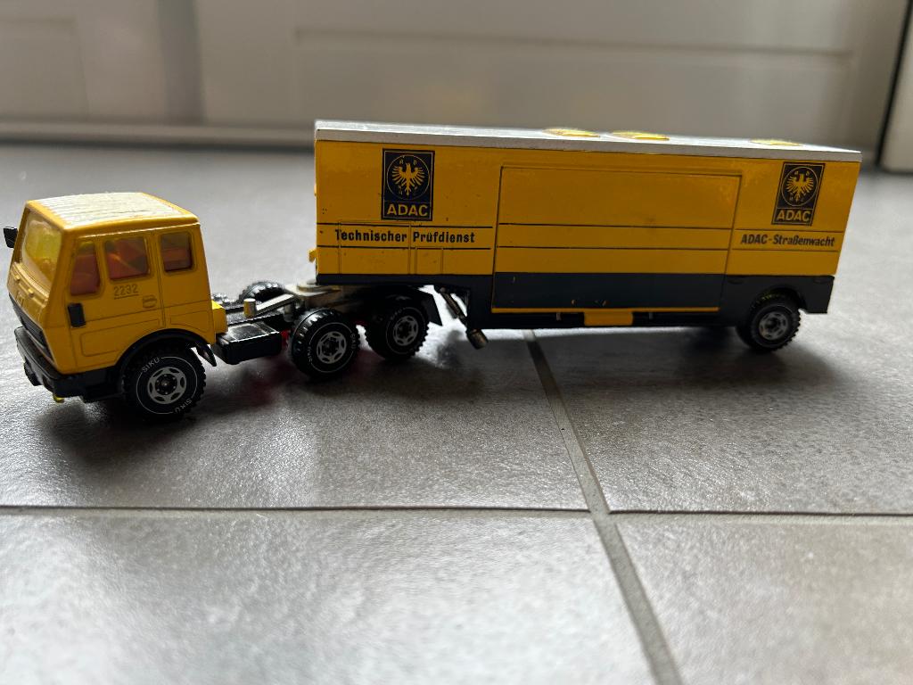 Siku Mercedes benzine 2232, Hobby en Vrije tijd, Modelauto's | 1:50, Ophalen of Verzenden, Gebruikt, Bus of Vrachtwagen, SIKU