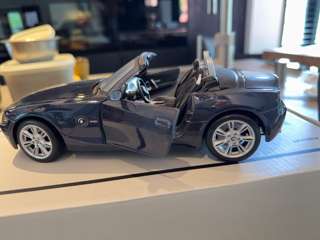 BMW Z4 - E85 Schaalmodel 1:18 Maisto, Ophalen of Verzenden, Zo goed als nieuw, Auto, Maisto
