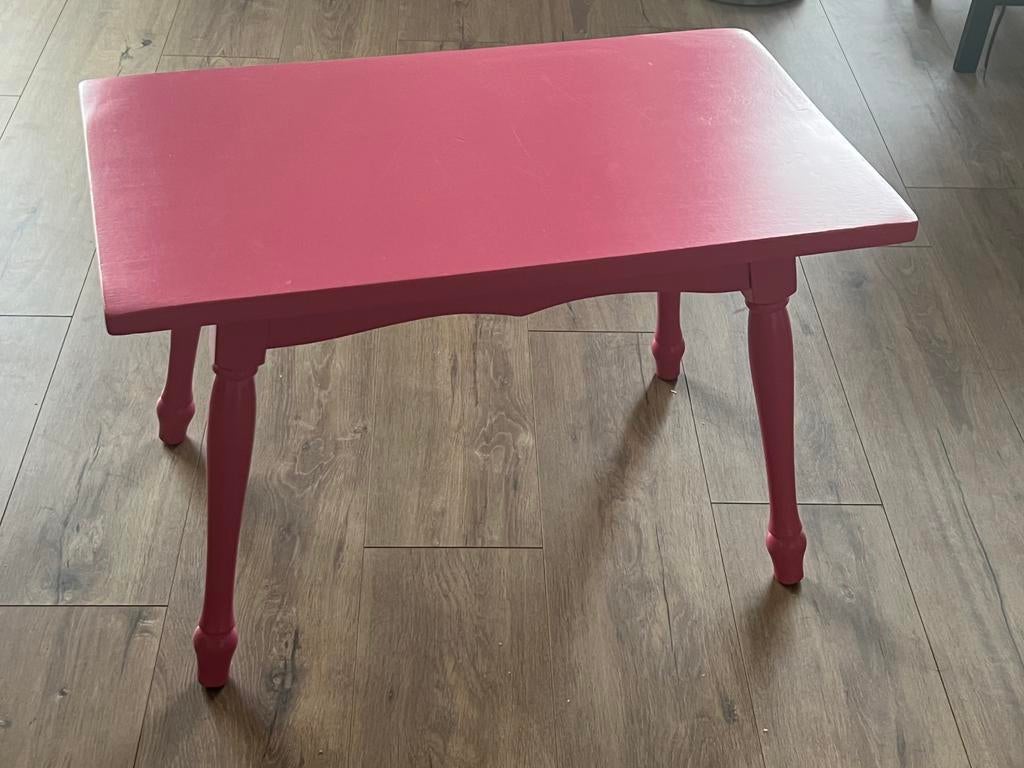 Tafel Roze met Gehaakt Kleed, Huis en Inrichting, Tafels | Bijzettafels, Ophalen, Zo goed als nieuw, 75 cm of meer, 60 cm of meer