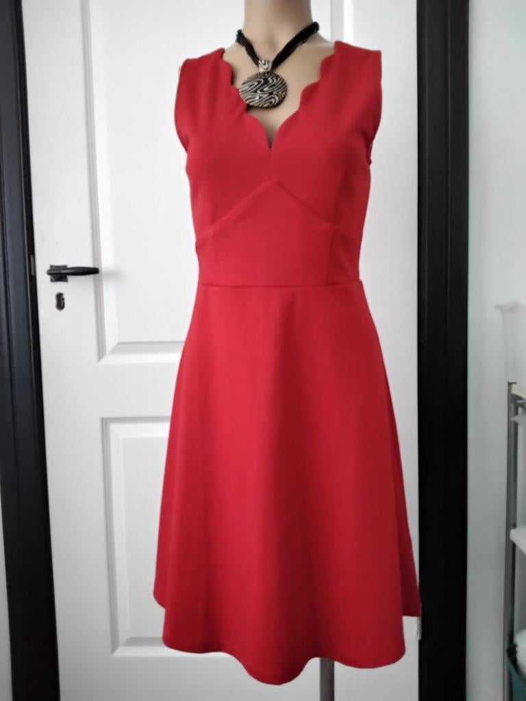 Rode jurk van Mint & Berry, maat 36, zo goed als nieuw, Kleding | Dames, Ophalen of Verzenden, Zo goed als nieuw, Knielengte, Mint & Berry