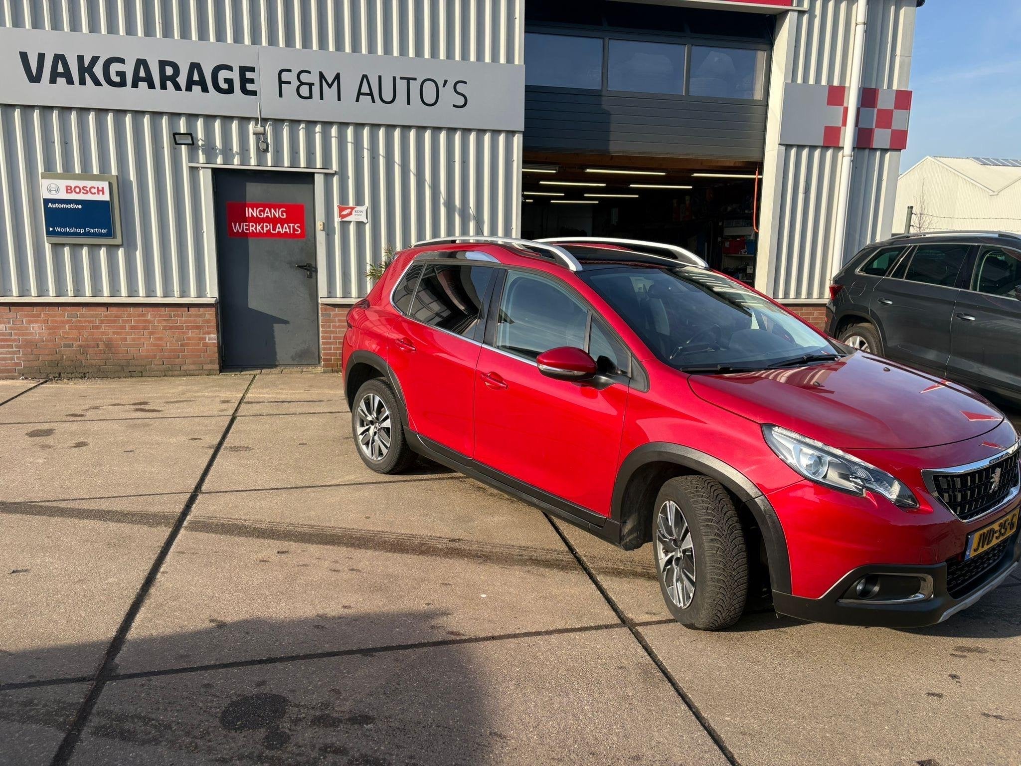 Peugeot 2008 1.2 PureTech Allure Automaat, Clima, cruise, pa, Auto's, Stof, Euro 6, 1199 cc, 1165 kg