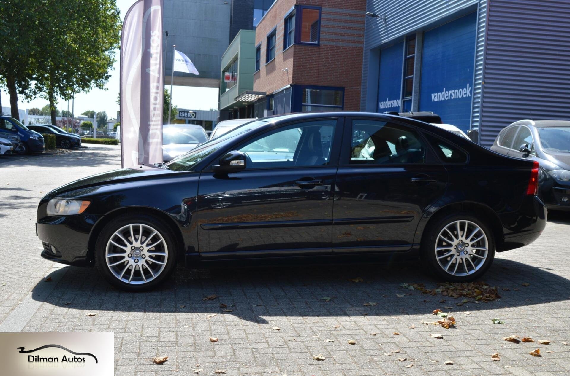 Volvo S40 1.8 Edition II|Airco|Cruise|leder|Trekhaak|Nap!, Auto's, Voorwielaandrijving, 125 pk, Gebruikt, Zwart