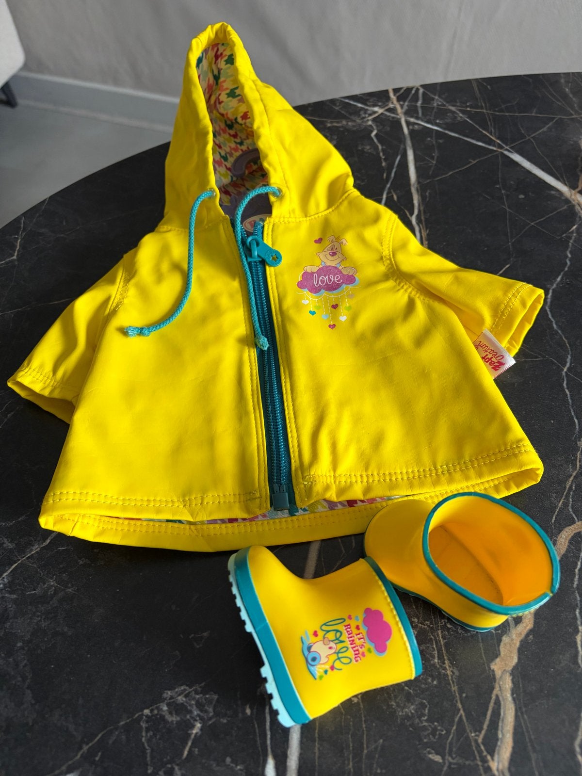 Baby Born Regenjas met bijpassende regenlaarzen, Ophalen of Verzenden, Zo goed als nieuw, Babypop