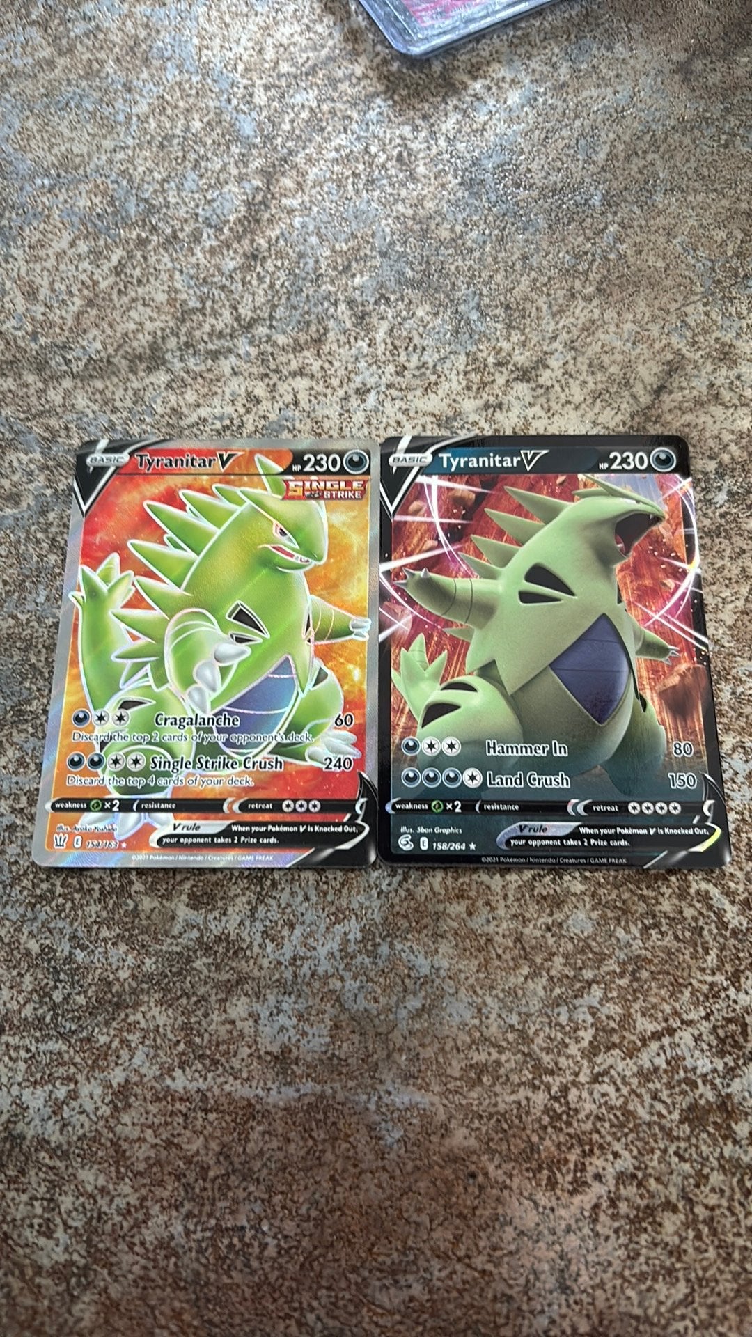 Tyranitar V 2x ( pokemon kaart ), Ophalen of Verzenden, Zo goed als nieuw, Meerdere kaarten