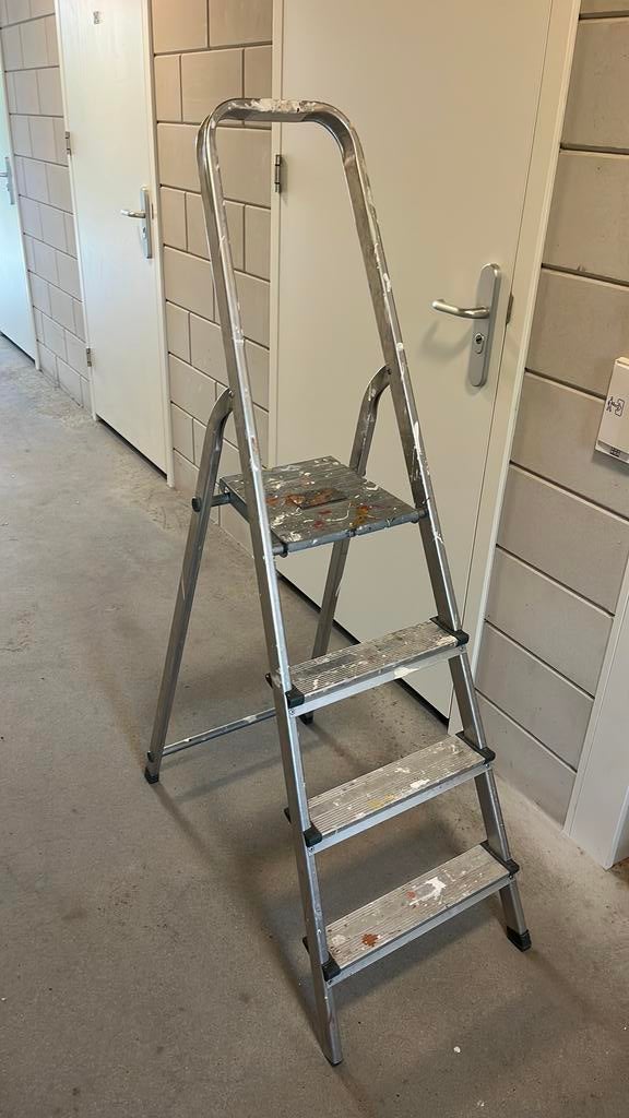 Huishoudtrap van 4 treden, Doe-het-zelf en Verbouw, Ladders en Trappen, Ophalen, Gebruikt, Trap, Minder dan 2 meter