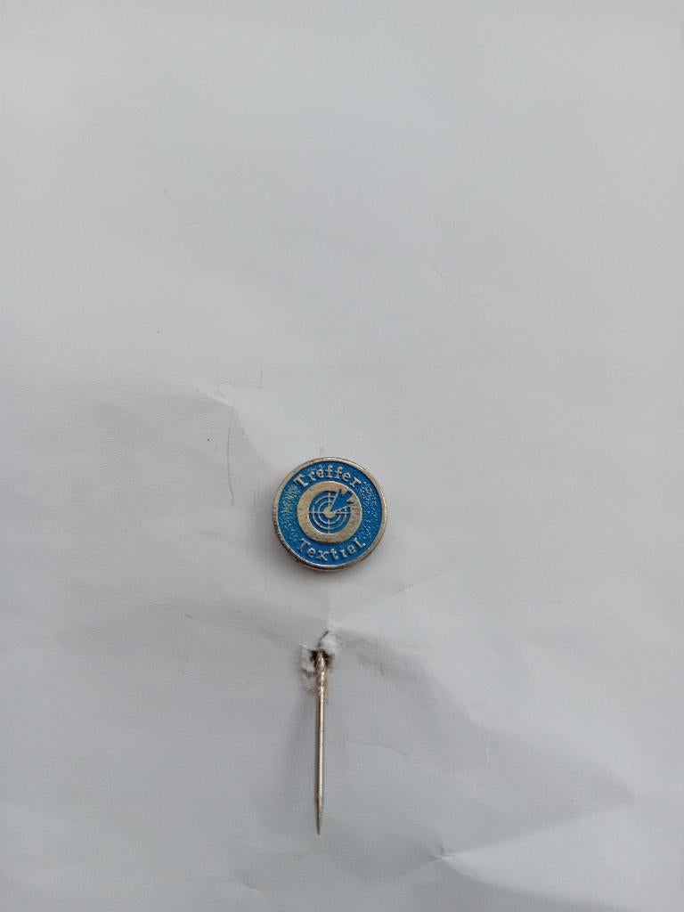 Pin - Treffer textiel, Ophalen of Verzenden, Zo goed als nieuw, Merk, Speldje of Pin