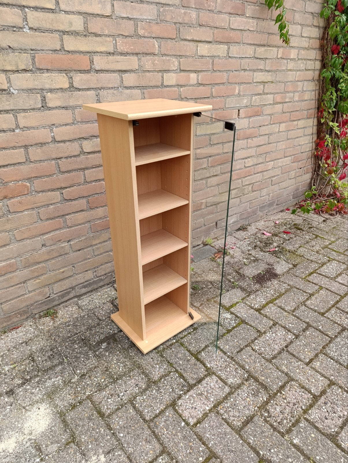 Houten CD/DVD-rek met glazen deur, Huis en Inrichting, Minder dan 50 cm, 100 tot 150 cm, Overige houtsoorten, Ophalen of Verzenden
