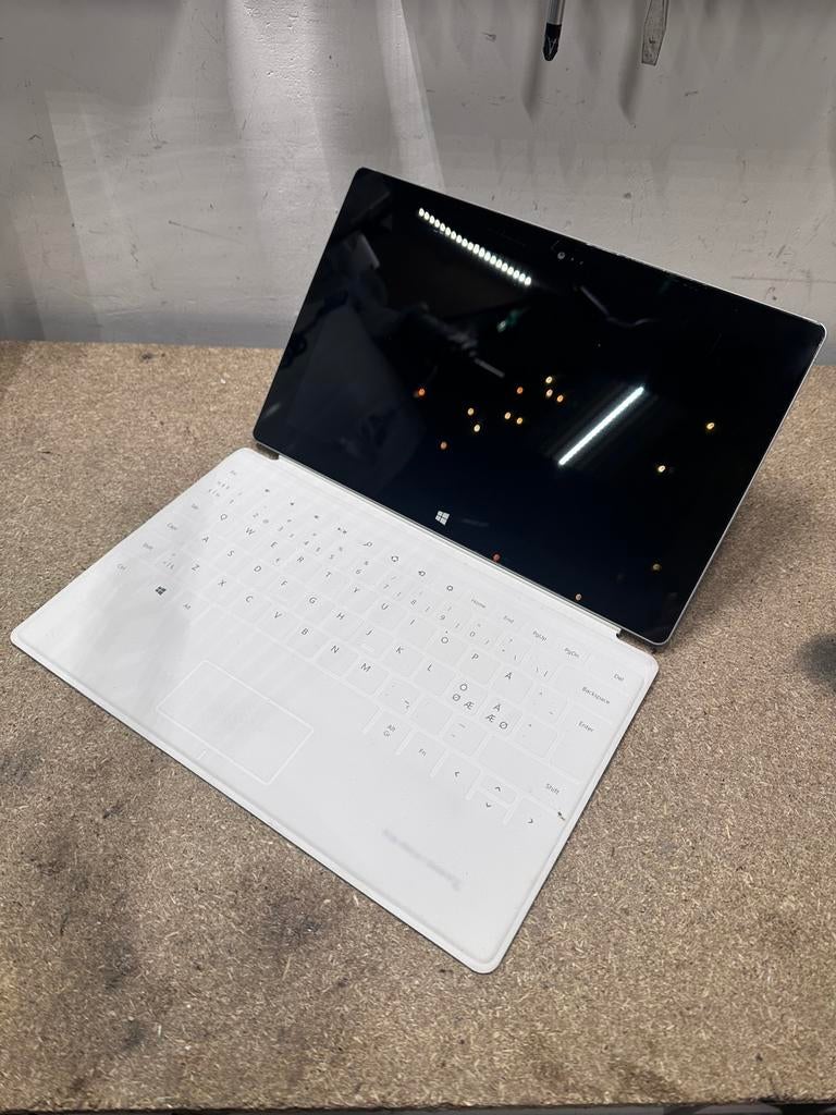 Microsoft Surface RT-2 met Windows 10 insider mod, 10 inch, Gebruikt, Ophalen of Verzenden, RT-2