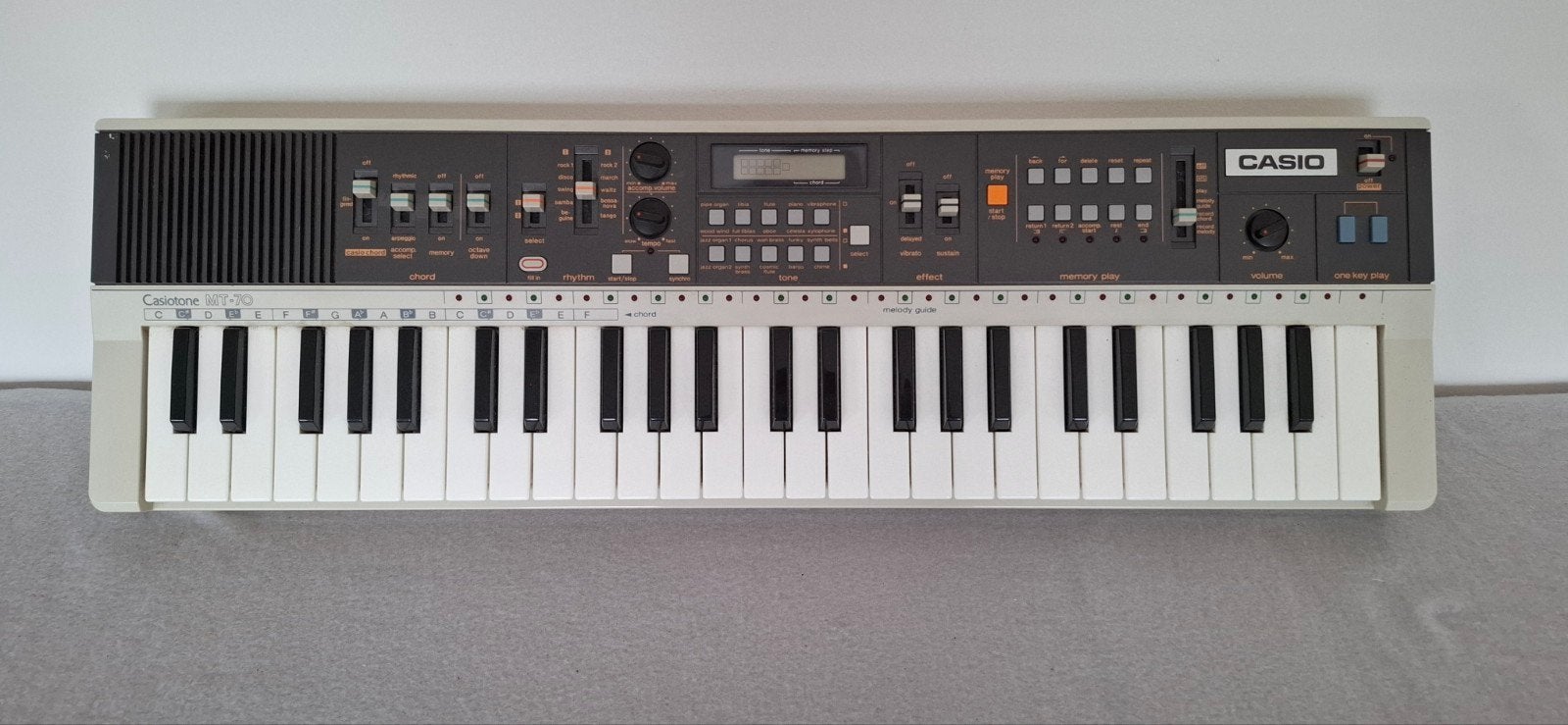 Vintage Casio Synthesizer, Ophalen