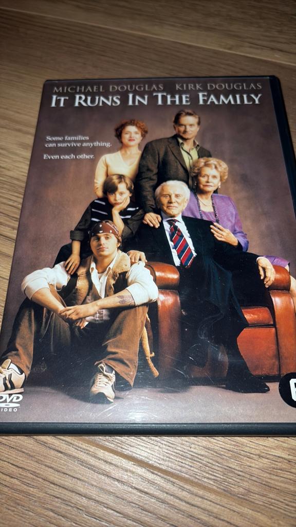 It Runs in the Family met Michael en Kirk Douglas., Vanaf 16 jaar, Ophalen of Verzenden, Zo goed als nieuw, Actiekomedie