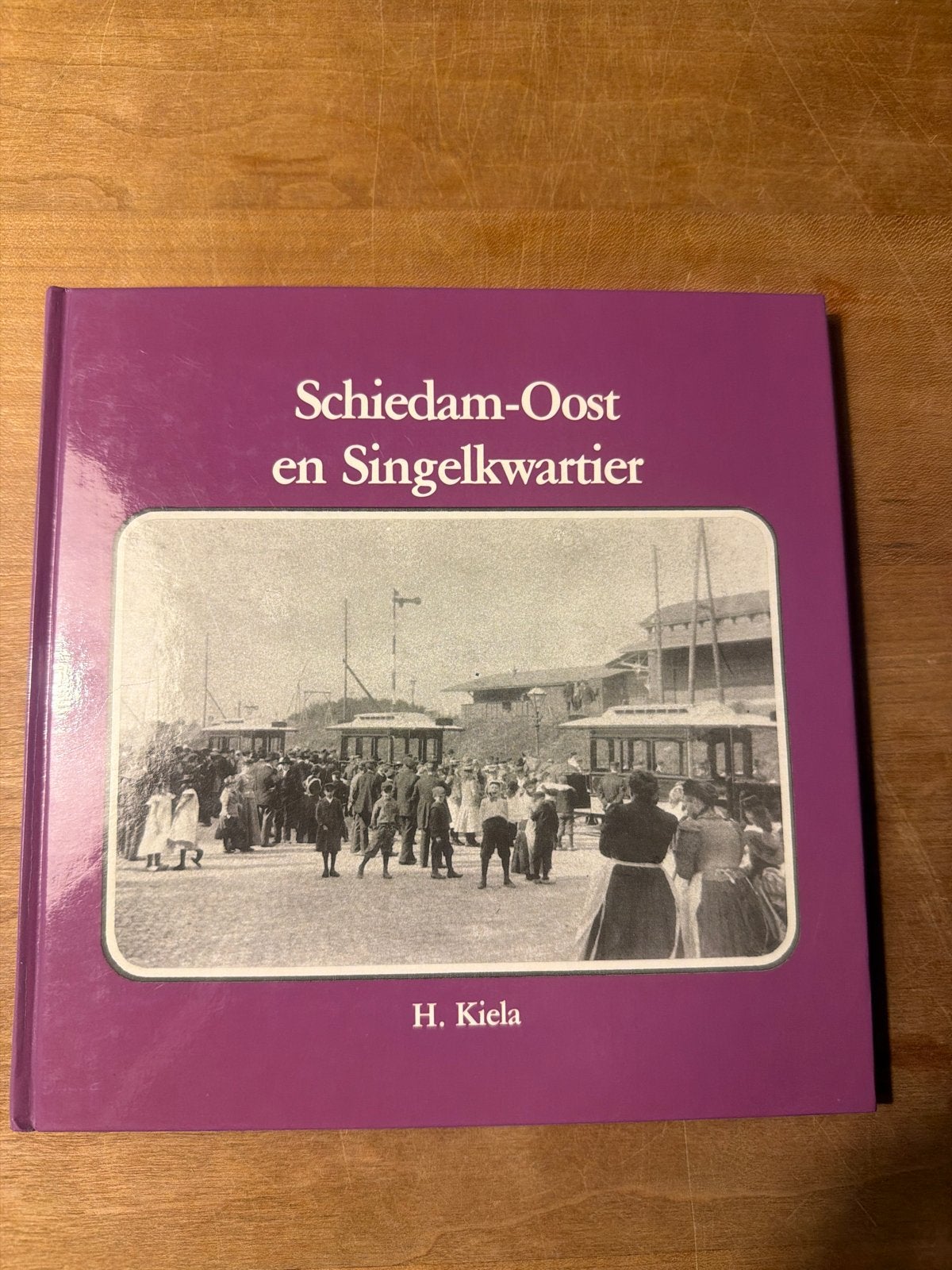 Schiedam-Oost en Singelkwartier - H. Kiela, Boeken, Ophalen of Verzenden, 20e eeuw of later, Zo goed als nieuw
