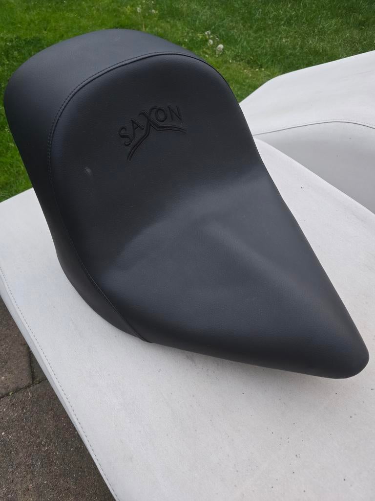 Saxon motorzadel - Comfortabel en stijlvol, Motoren, Onderdelen | Harley-Davidson, Ophalen of Verzenden