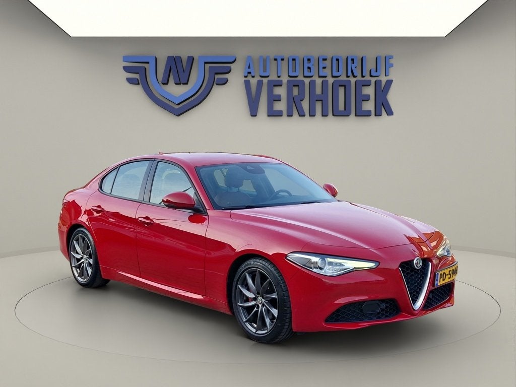 Alfa Romeo Giulia 2.0 Turbo Super Automaat - NL Auto, Auto's, Alfa Romeo, Automaat, 745 kg, Achterwielaandrijving, Euro 6
