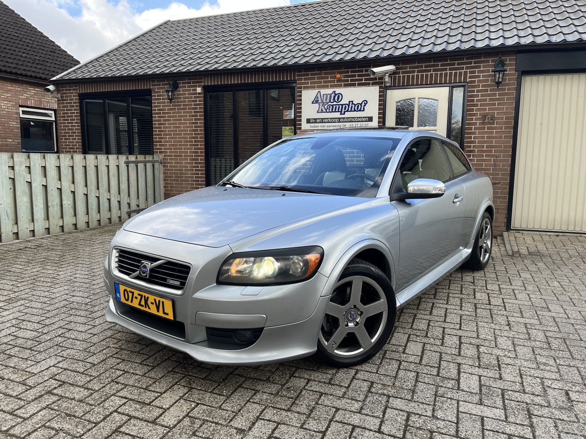 Volvo C30 2.4i 170pk Summum R-Design Xenon Schuifdak Navi, 1325 kg, Gebruikt, 700 kg, Bedrijf