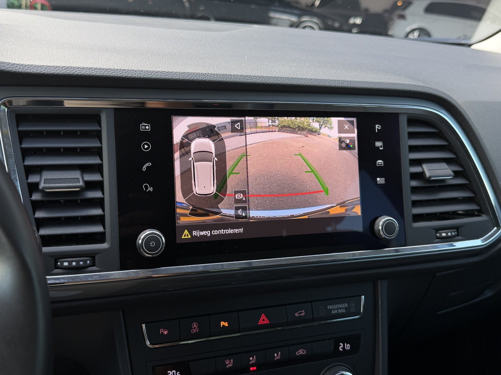 SEAT Ateca EcoTSI Style Navi|Camera|Carplay|Cruis Grijs, Auto's, Voorwielaandrijving, Dealer onderhouden, Stof, Gebruikt