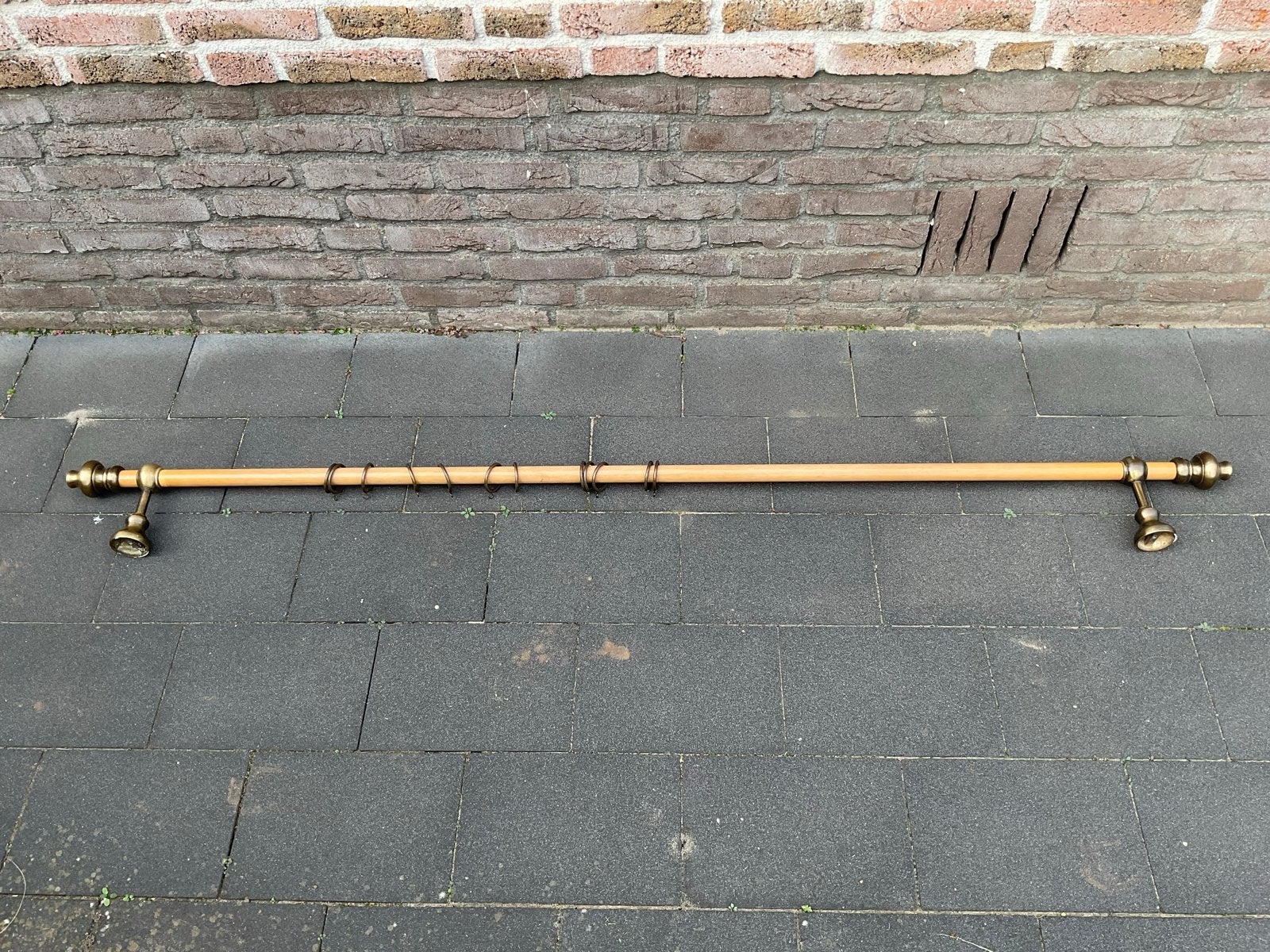 Houten roedes met messing/koper gordijnophanging, Ophalen, Met ringen, Gebruikt, Metaal