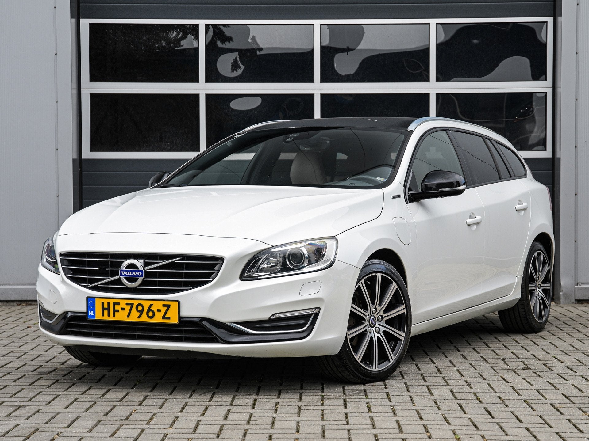 Volvo V60 2.4 D5 Twin Engine Special Edition | Leder | Xenon, Auto's, Automaat, Euro 6, Vierwielaandrijving, 1880 kg