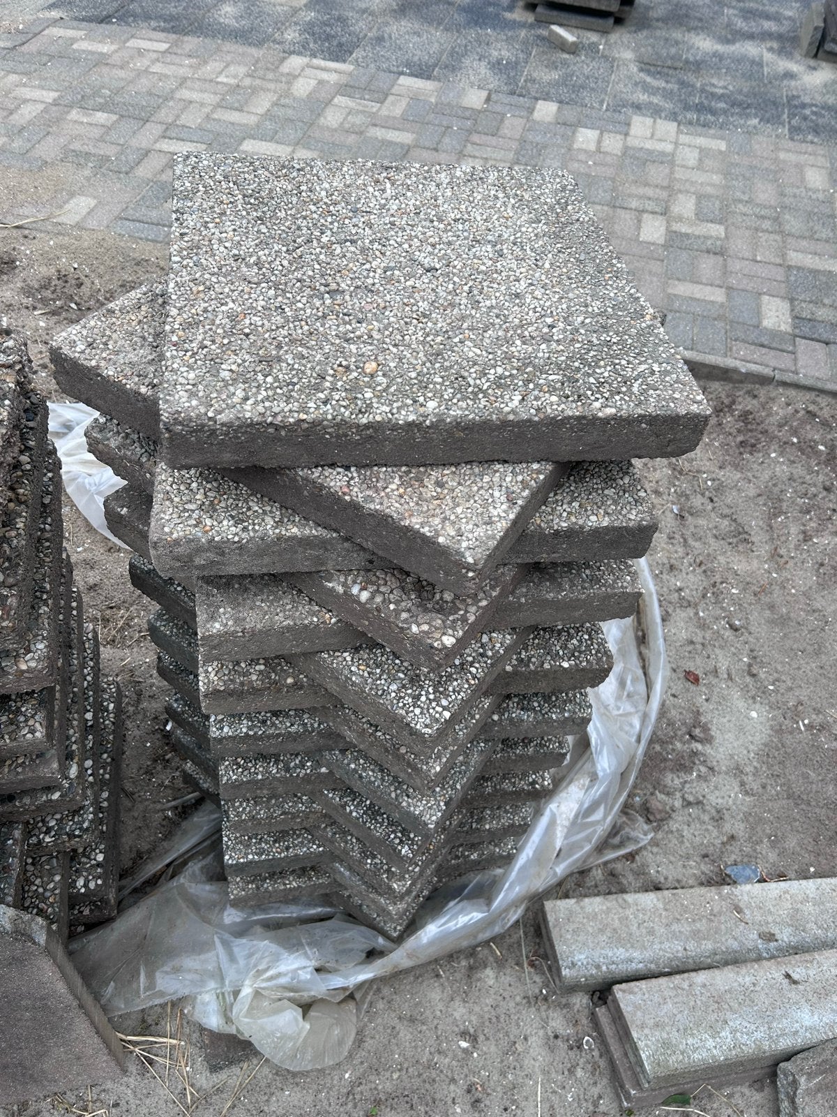 Gratis Grindtegels 50x50, 60x40 en andere tegels, Tuin en Terras, Tegels en Klinkers, Ophalen, Gebruikt, 10 m² of meer, Grind