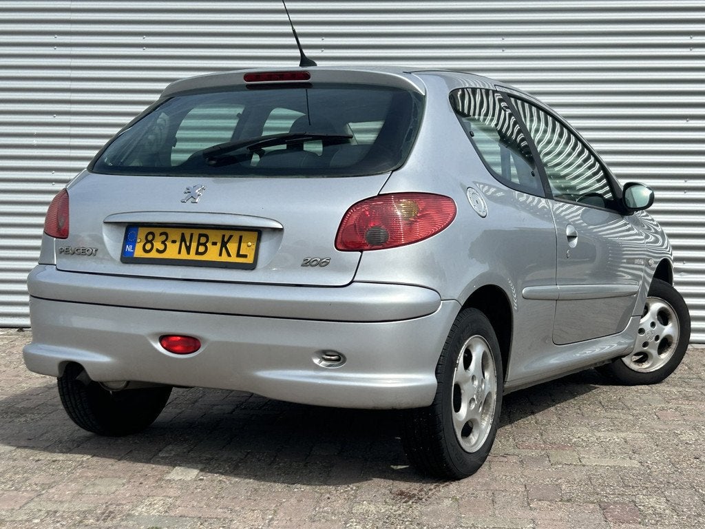 Peugeot 206 1.4 Quiksilver | Nieuw Binnen! | Airco | Apk 15-, Auto's, Peugeot, Voorwielaandrijving, Stof, Zwart, 4 cilinders