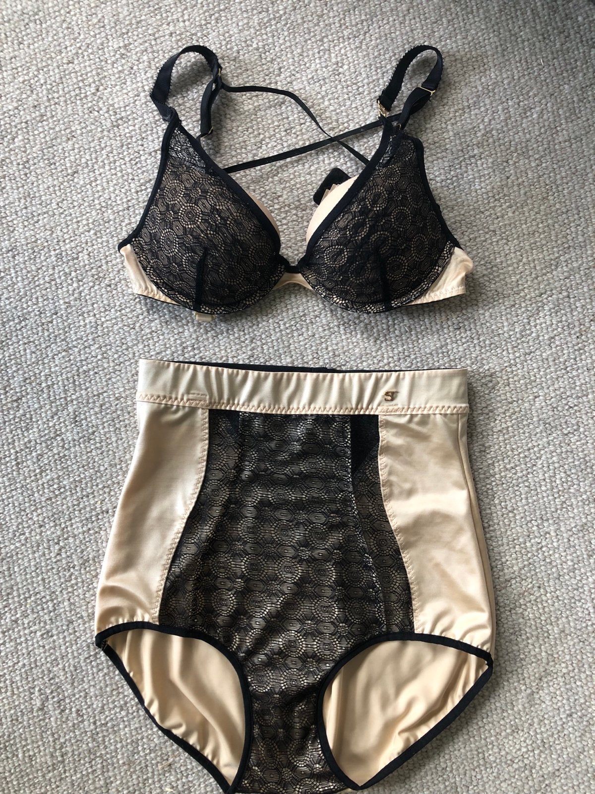 Madame Supertrash Lingerie Set - BH (70B) & Slip (M), Ophalen of Verzenden, Beige, Setje