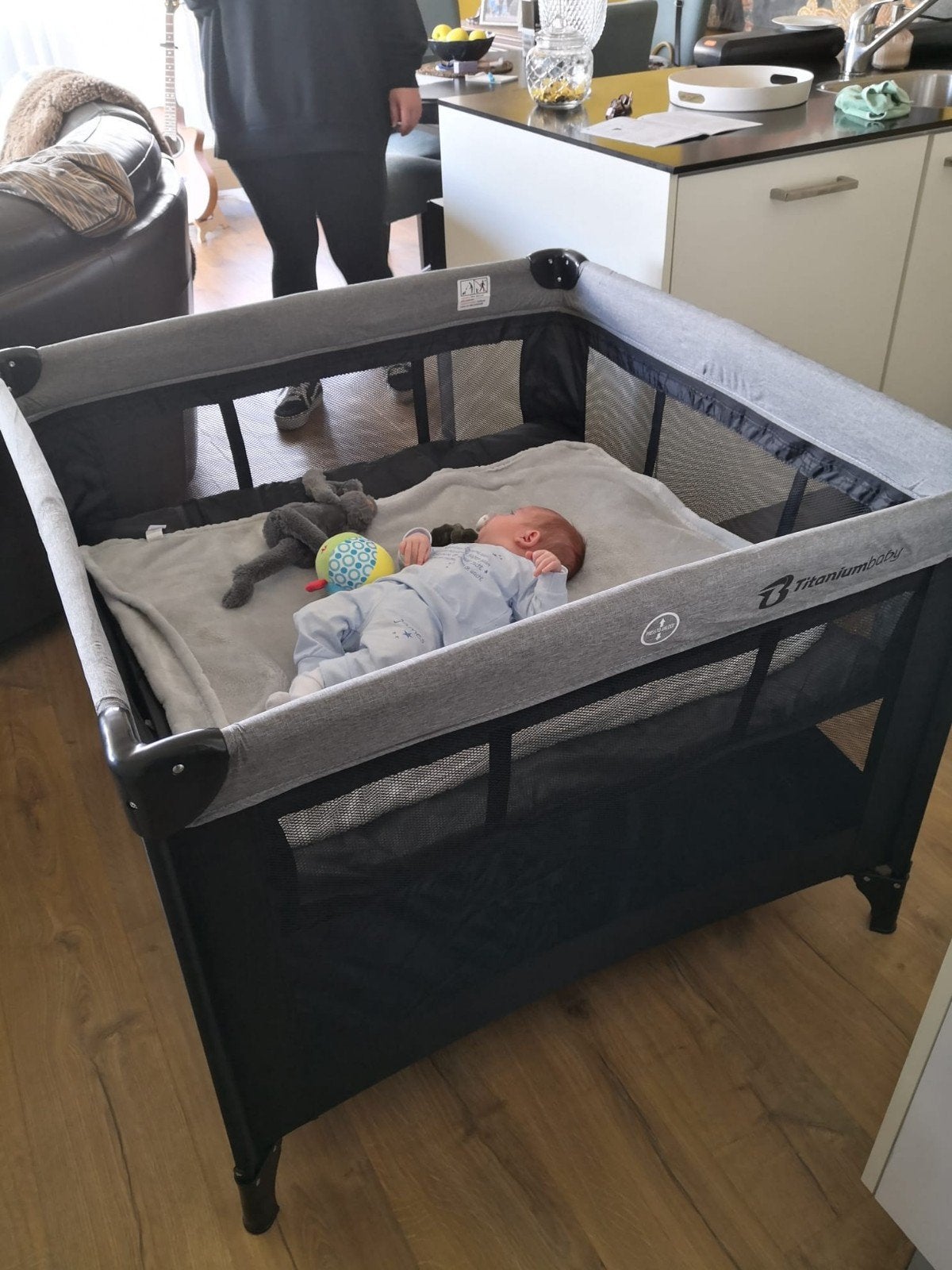 Titaniumbaby opvouwbare box - Smart Travel Box, Kinderen en Baby's, Boxen, Ophalen, Zo goed als nieuw, Vierkant, In hoogte verstelbaar