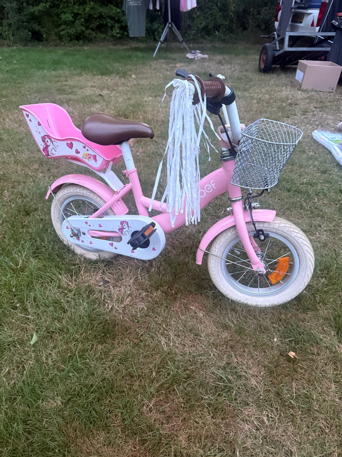 Roze kinderfiets 12 inch met mandje en poppenzitje, Ophalen, Gebruikt, Velgrem, Minder dan 16 inch