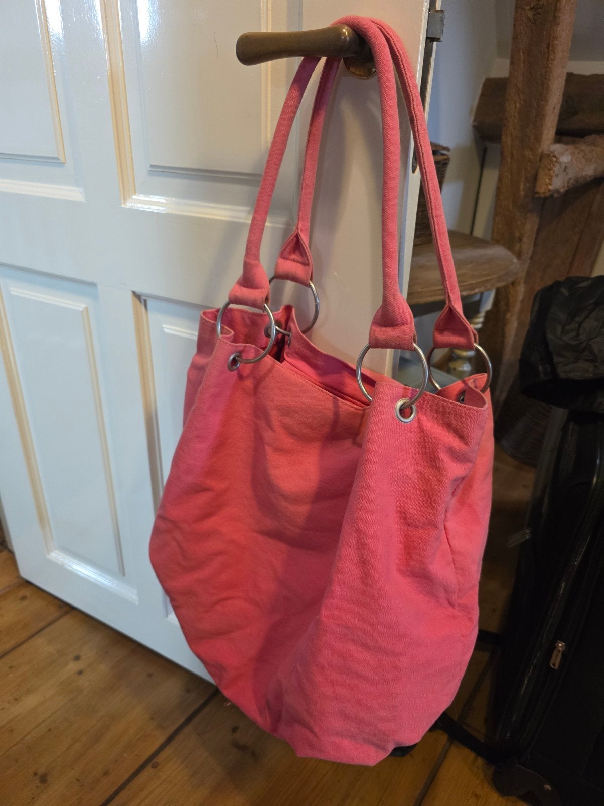 Roze strandtas, Ophalen