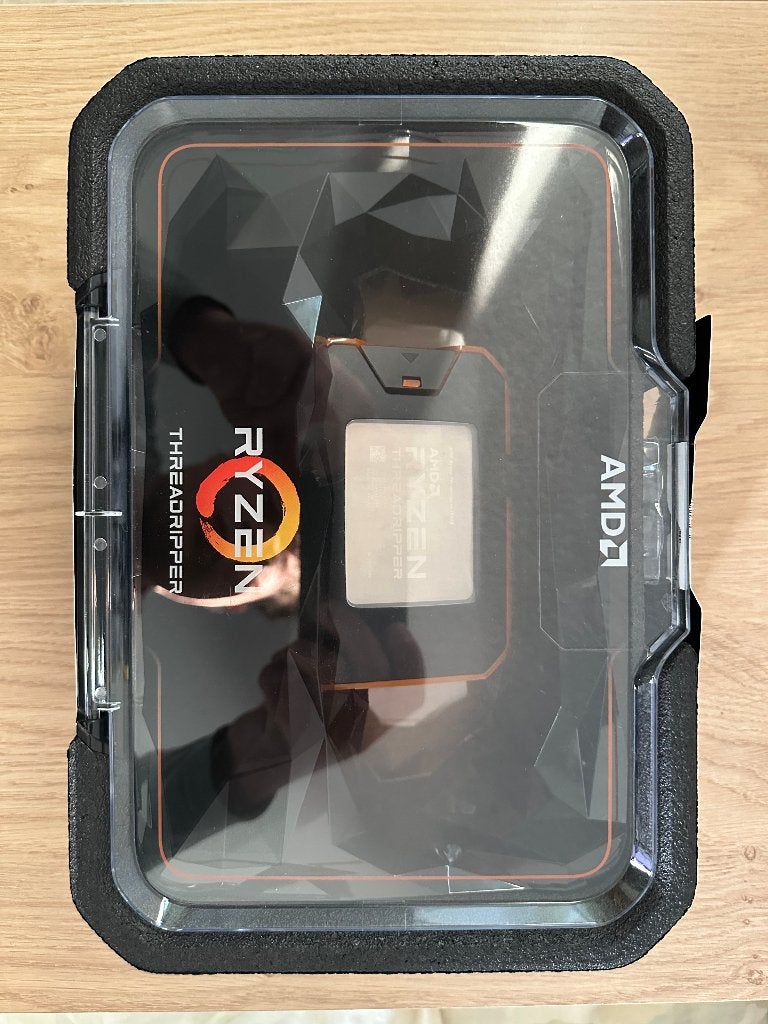 AMD Ryzen Threadripper 2950X Boxed, Computers en Software, Processors, Gebruikt, Ophalen of Verzenden, AMD Ryzen Threadripper