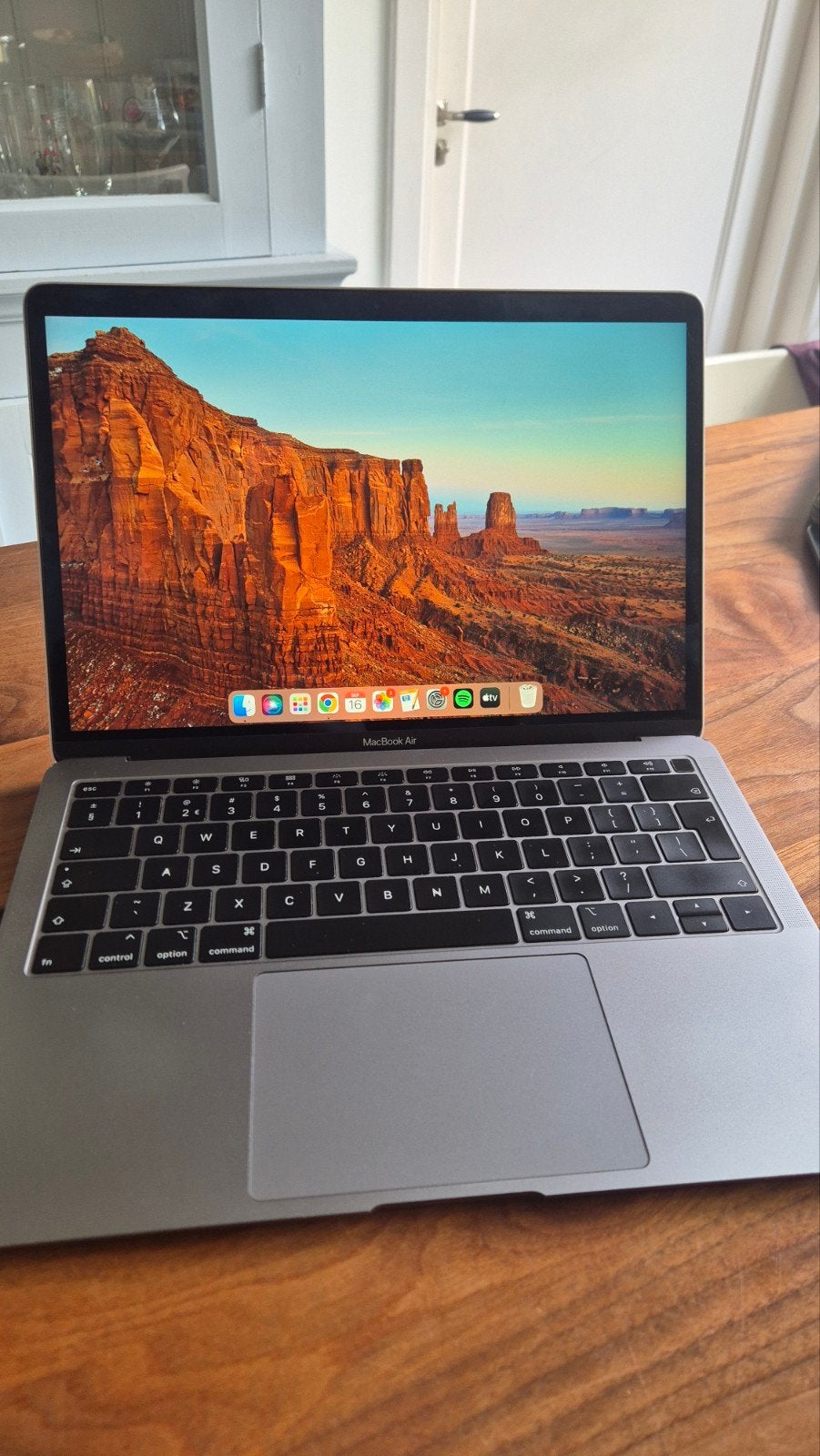 MacBook Air 13 inch 2019 - in goede staat, 256 GB, Qwerty, 8 GB, 13 inch