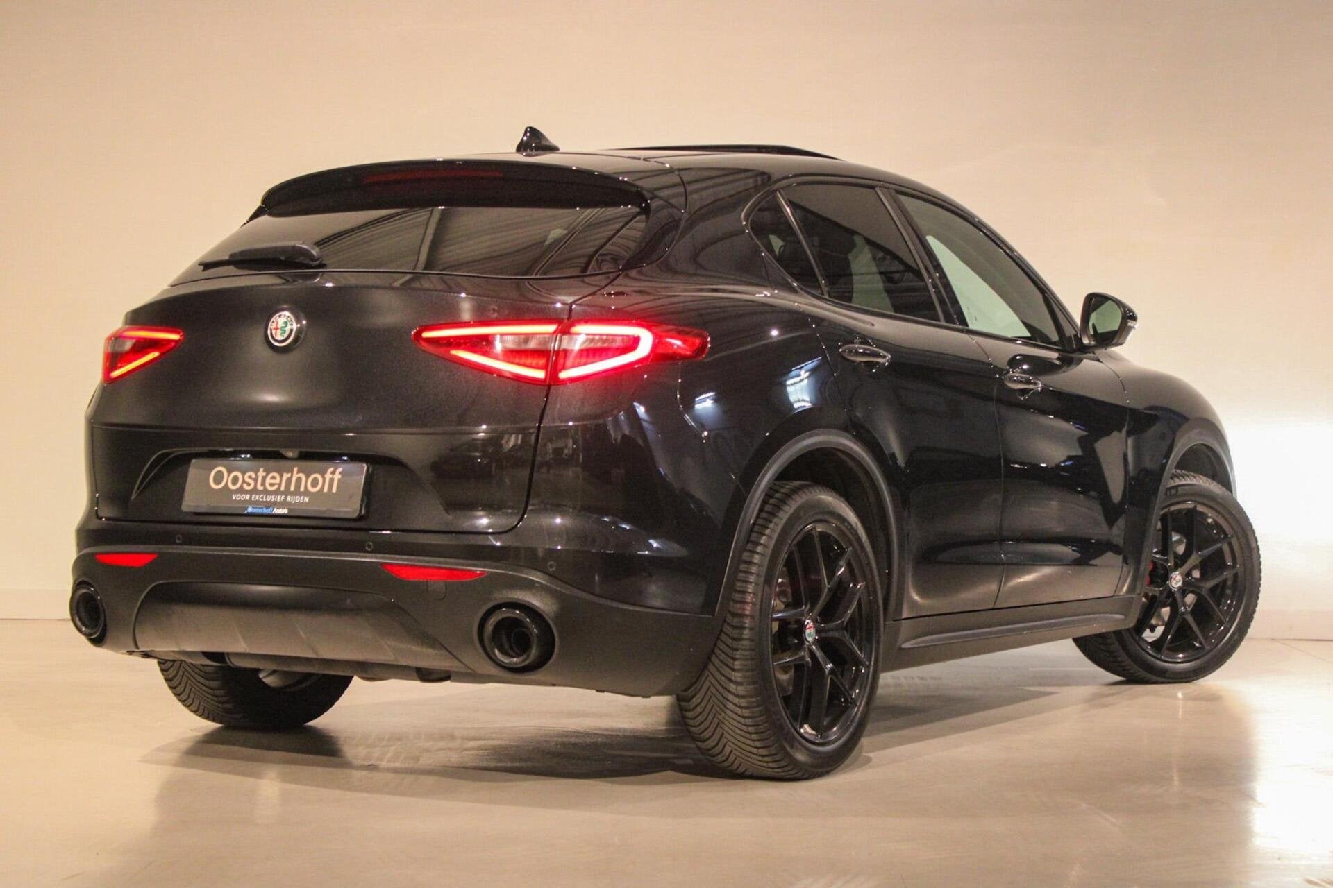 Alfa Romeo Stelvio 2.0 T AWD Q4 First Edition PANO | LEER, Auto's, 4 cilinders, Zwart, Bedrijf, Vierwielaandrijving