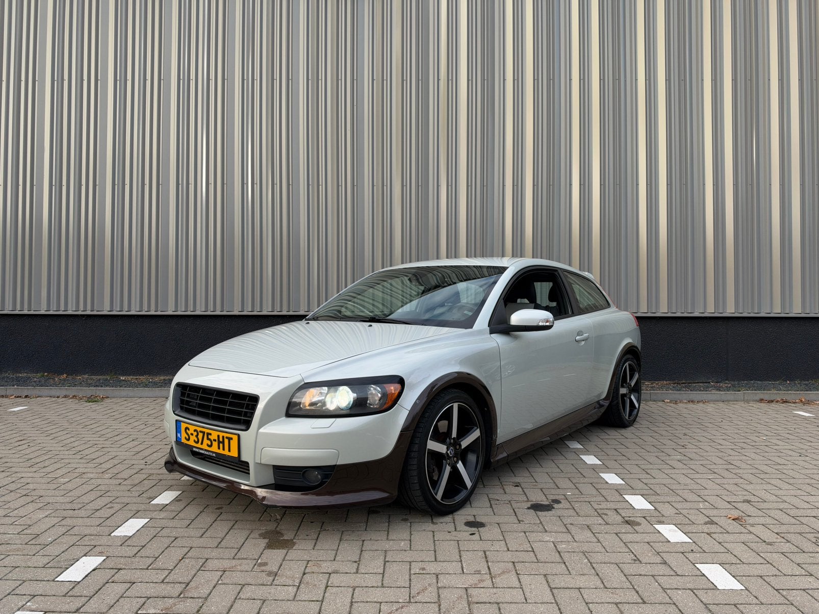 Volvo C30 2.5 | T5 | Handbak | Stoelverwarming | Nette auto!, Auto's, Voorwielaandrijving, Xenon verlichting, Zwart, 700 kg