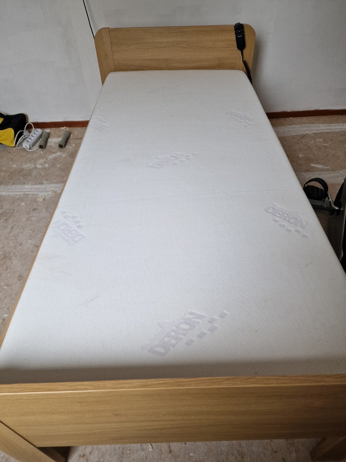 elektrisch verstelbaar 1 persoons bed, Ophalen, 90 cm, Eenpersoons, Hout