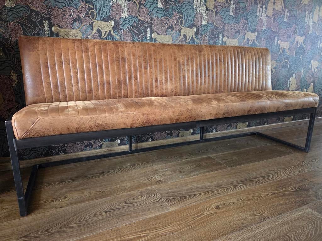 Eetkamerbank cognac met metalen onderstel, Ophalen, 50 tot 75 cm, Zo goed als nieuw, Leer