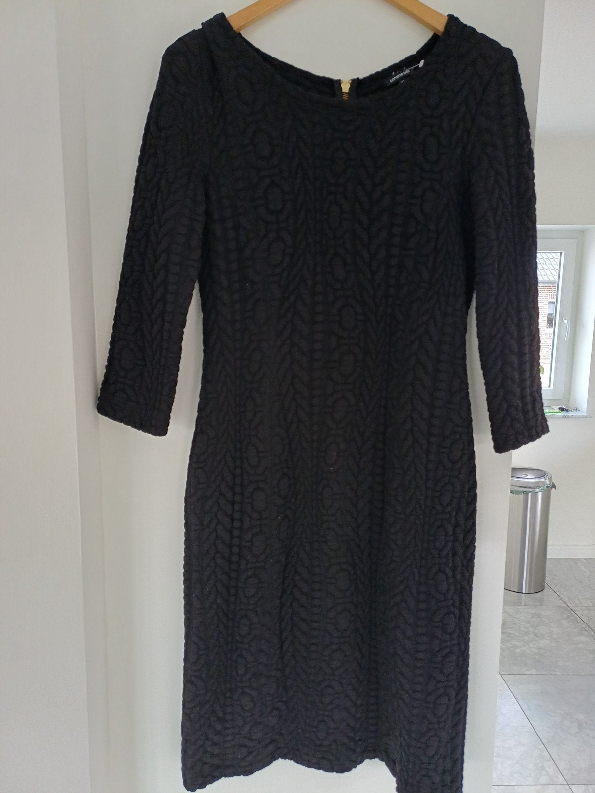Caroline Biss jurk maat 42, Kleding | Dames, Jurken, Zwart, Maat 42/44 (L), Ophalen of Verzenden, Zo goed als nieuw