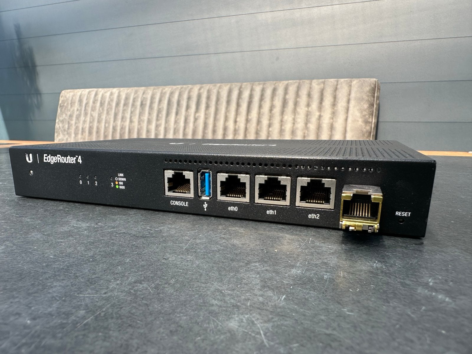 Ubiquiti EdgeRouter 4 - 4Gbps Quad Core met SFP module, Ophalen of Verzenden, Zo goed als nieuw, Router