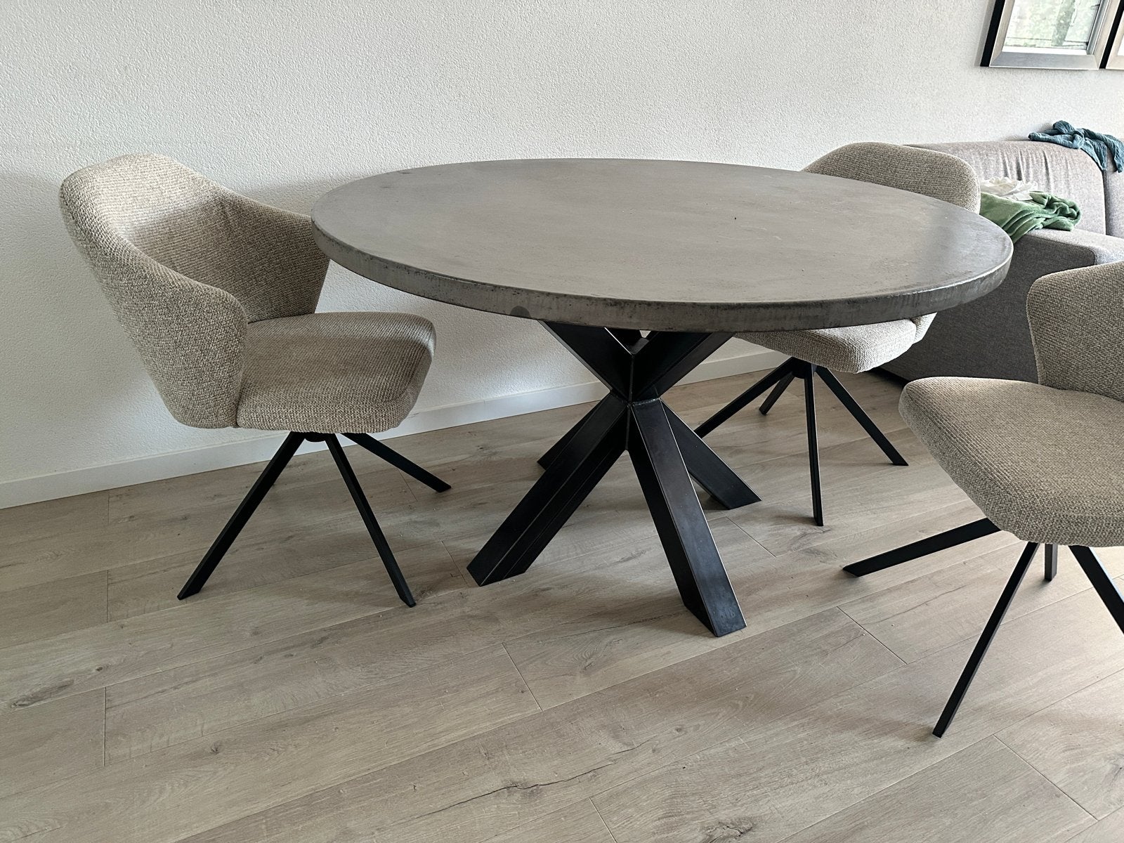 Ronde eettafel met betonnen blad - 140 cm diameter, Ophalen, Gebruikt, 100 tot 150 cm, Rond