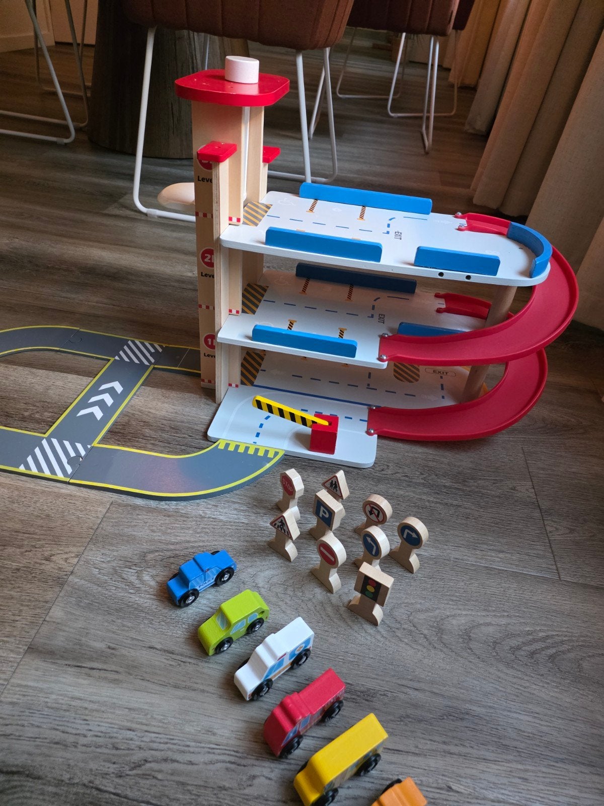 Houten parkeergarage met wegdelen en auto's, Ophalen of Verzenden, Gebruikt