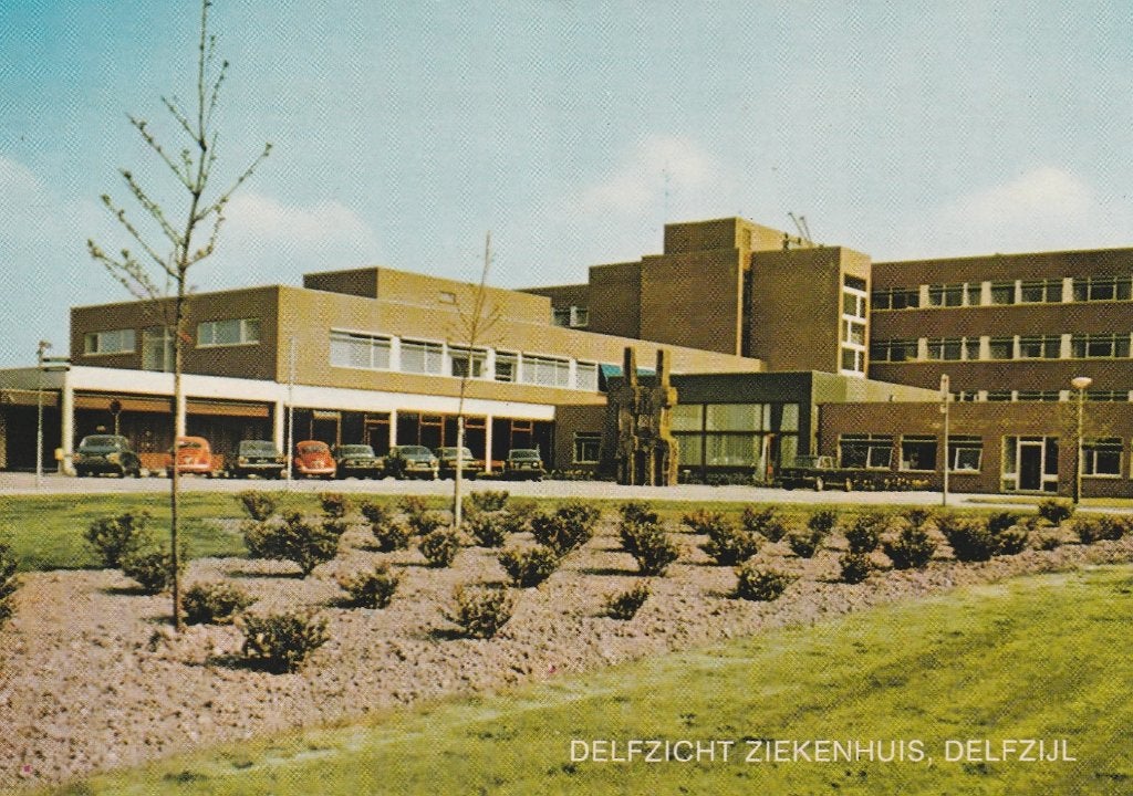 DELFZIJL Ziekenhuis Delfzicht met Auto's, Verzamelen, Verzenden, 1960 tot 1980, Ongelopen, Groningen