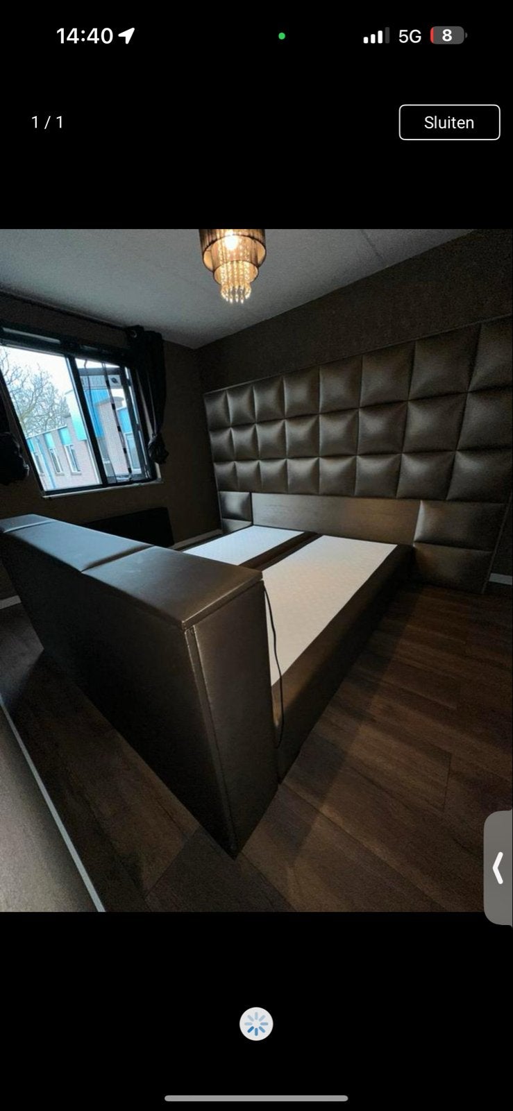 Luxe Tweepersoon Boxspring met tv lift Bed en hoge Hoofdbord, Gebruikt, Bruin, Tweepersoons, Ophalen of Verzenden