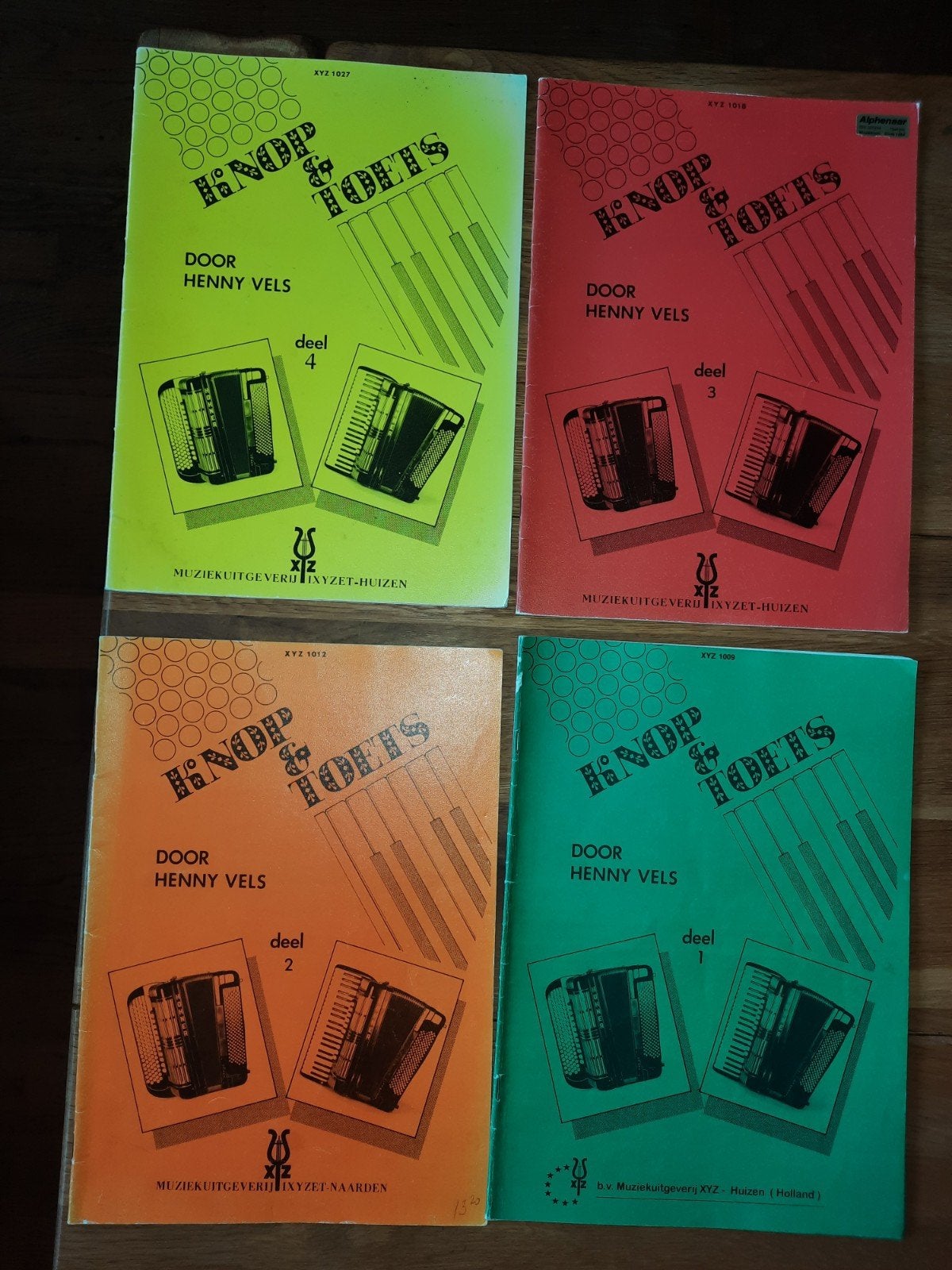 Lesboeken accordeon: Knop en toets deel 1,2,3,4, Muziek en Instrumenten, Gebruikt, Overige genres, Les of Cursus, Ophalen of Verzenden