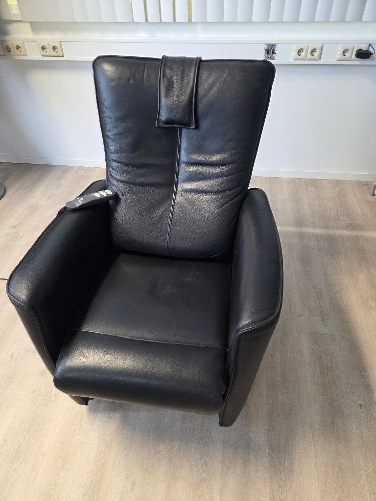 Prominent luxe sta-op-stoel – Zwart leer – Topkwaliteit!, Ophalen, Minder dan 75 cm, Leer, Zo goed als nieuw