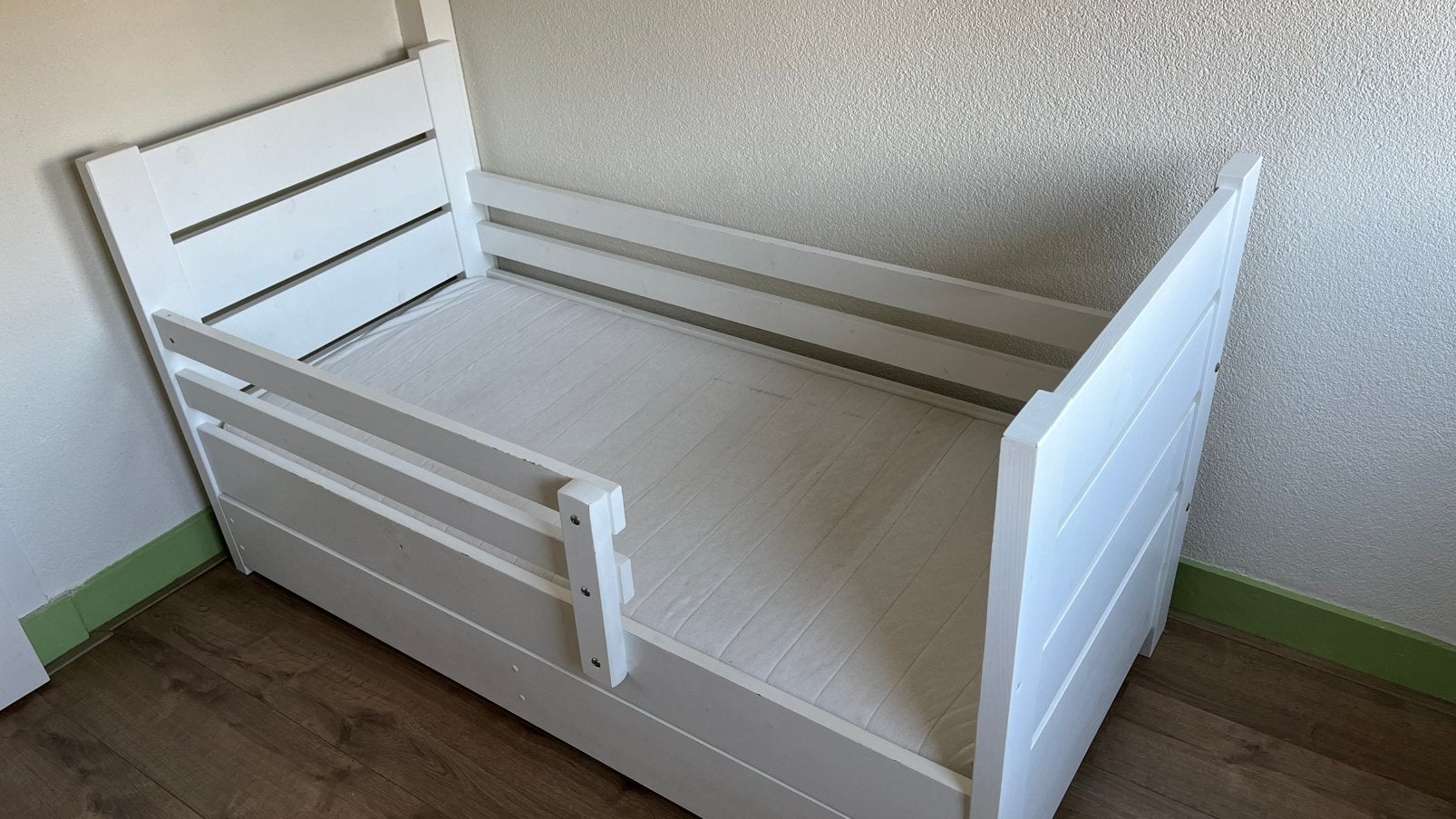 Kinderbed matrasmaat 150x70 met lade en hekje, Ophalen, 70 tot 85 cm, Zo goed als nieuw, Matras