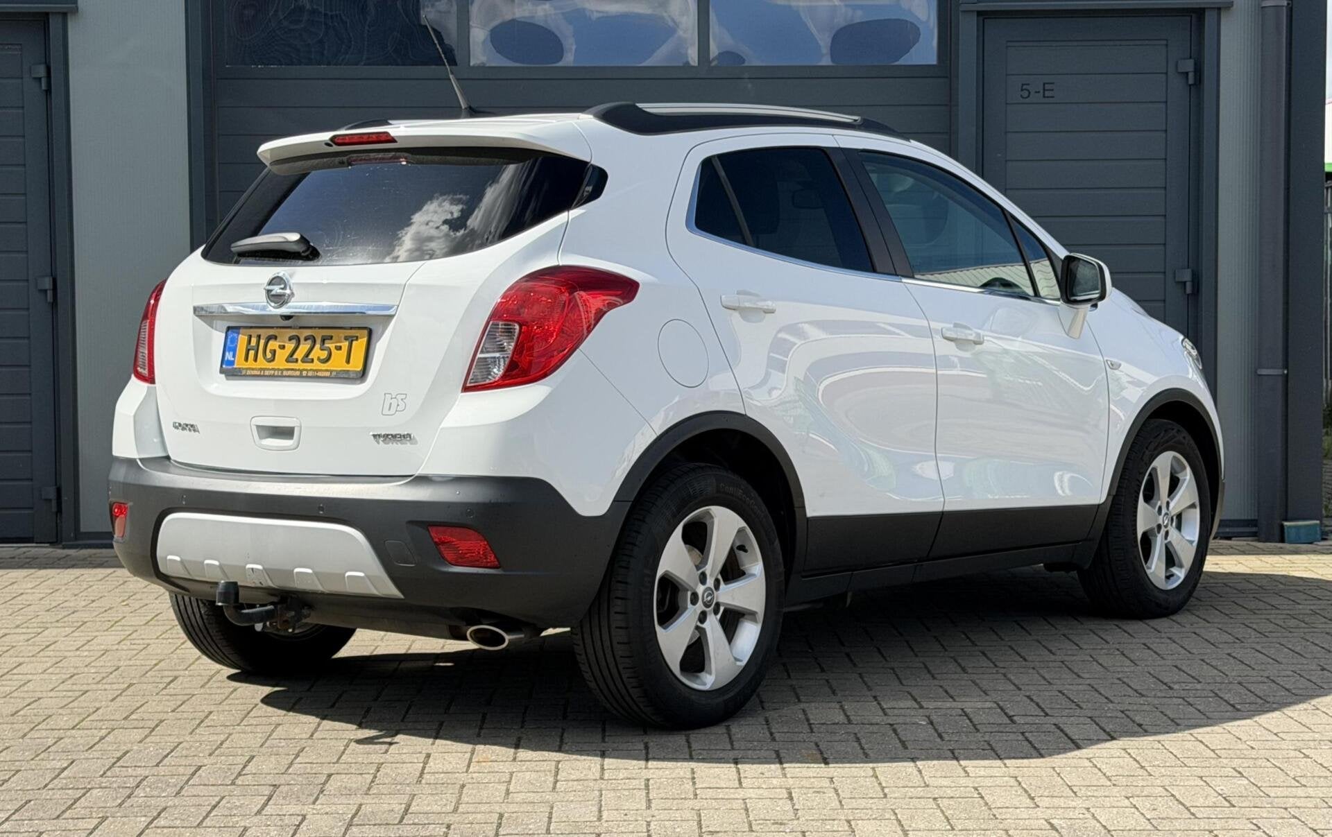 Opel Mokka 1.4 T 140pk Cosmo| RIJKLAAR & NIEUWE KETTING | Tr, Auto's, Voorwielaandrijving, Gebruikt, 4 cilinders, Wit