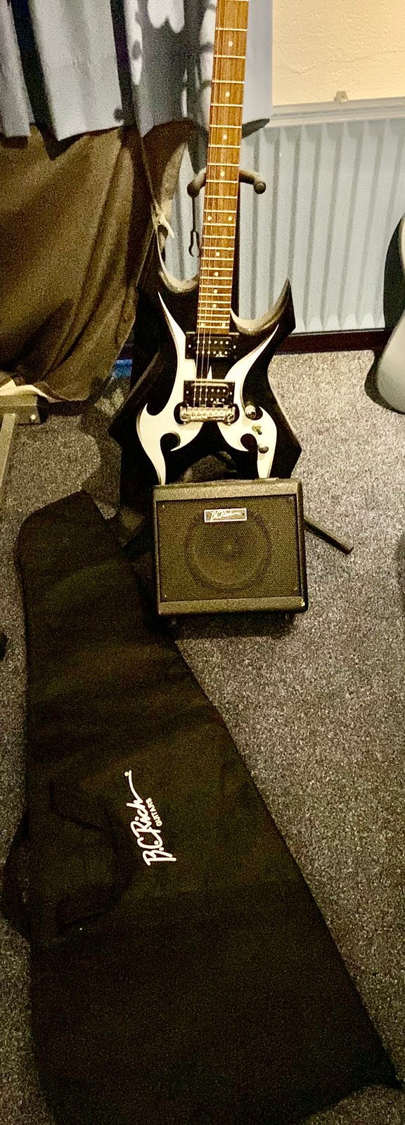 BC RICH Gitaar + versterker, Met versterker, Zo goed als nieuw, Solid body, Ophalen