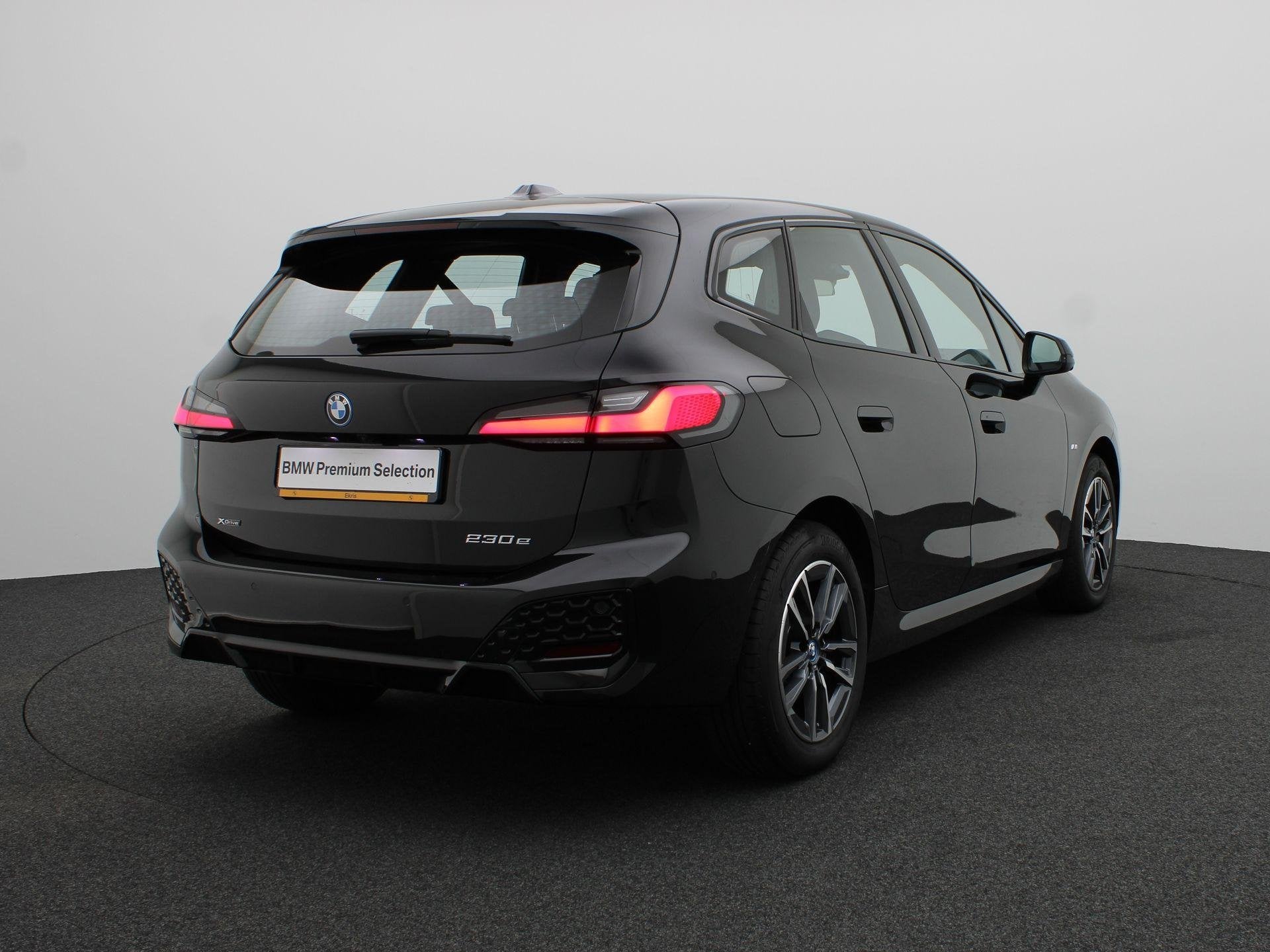 BMW 2 Serie Active Tourer 230e xDrive M Sportpakket | Harman, Auto's, Automaat, Stof, Gebruikt, 1820 kg
