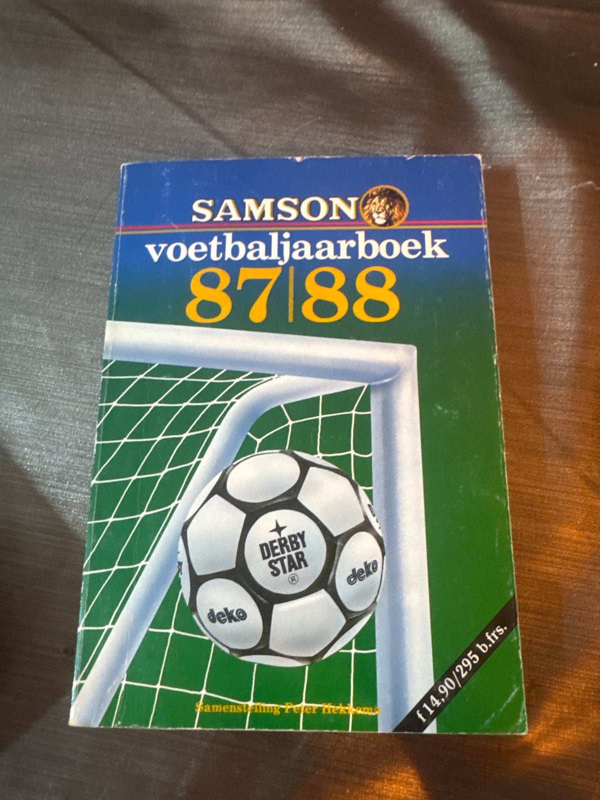 Samson Voetbaljaarboek 87/88 - Historisch Overzicht, Ophalen of Verzenden, Gelezen, Balsport