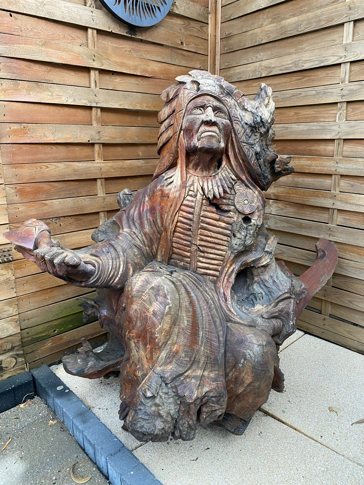Groot handgesneden houten beeld van indiaan, Ophalen, 50 - 100 cm, Handgemaakt, Beeld