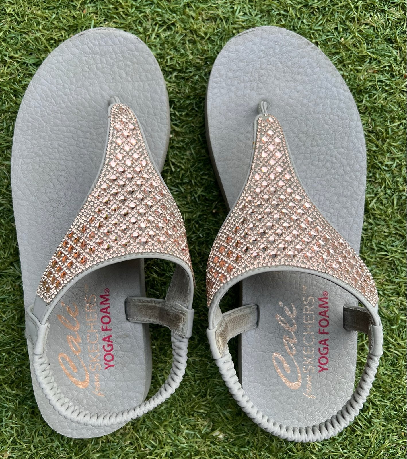 Skechers Cali Yoga Foam Slippers met Strass - Maat 38, Ophalen, Gedragen, Grijs, Slippers