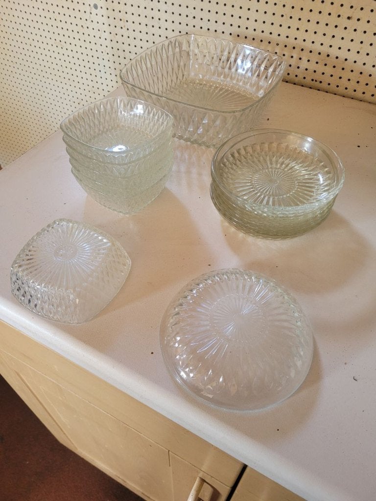 Schalen set glas rond of vierkant, Huis en Inrichting, Ophalen of Verzenden, Overige stijlen, Glas, Schaal of Schalen