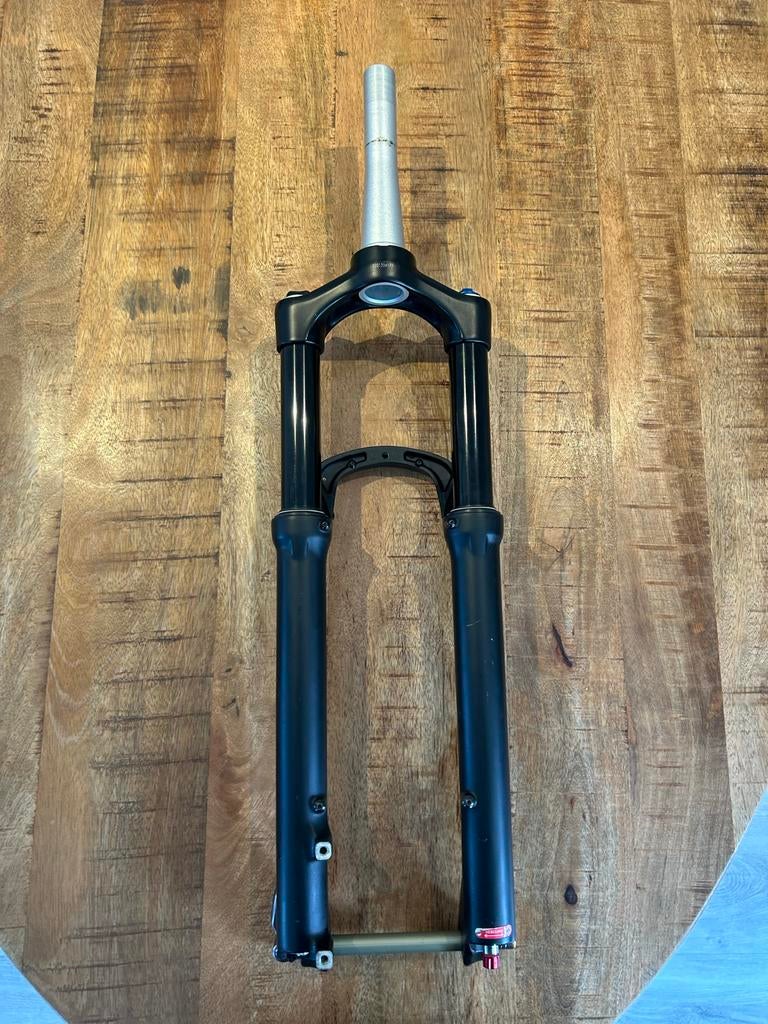 Suntour voorvork 140mm veerweg - lock werkt niet, Ophalen, Gebruikt, Mountainbike, Voorvork